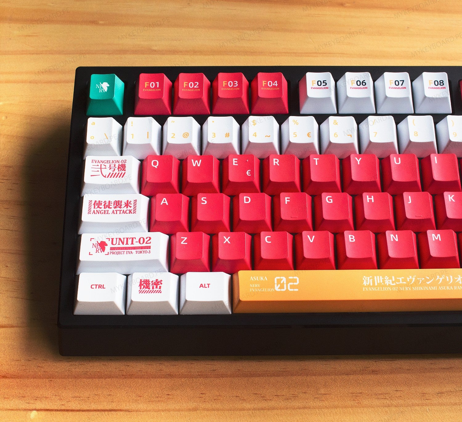 Teclado mecánico MyKeyboard Epomaker G84 Pro EVA-02 con teclas rojas, blancas y naranjas y distribución en español.