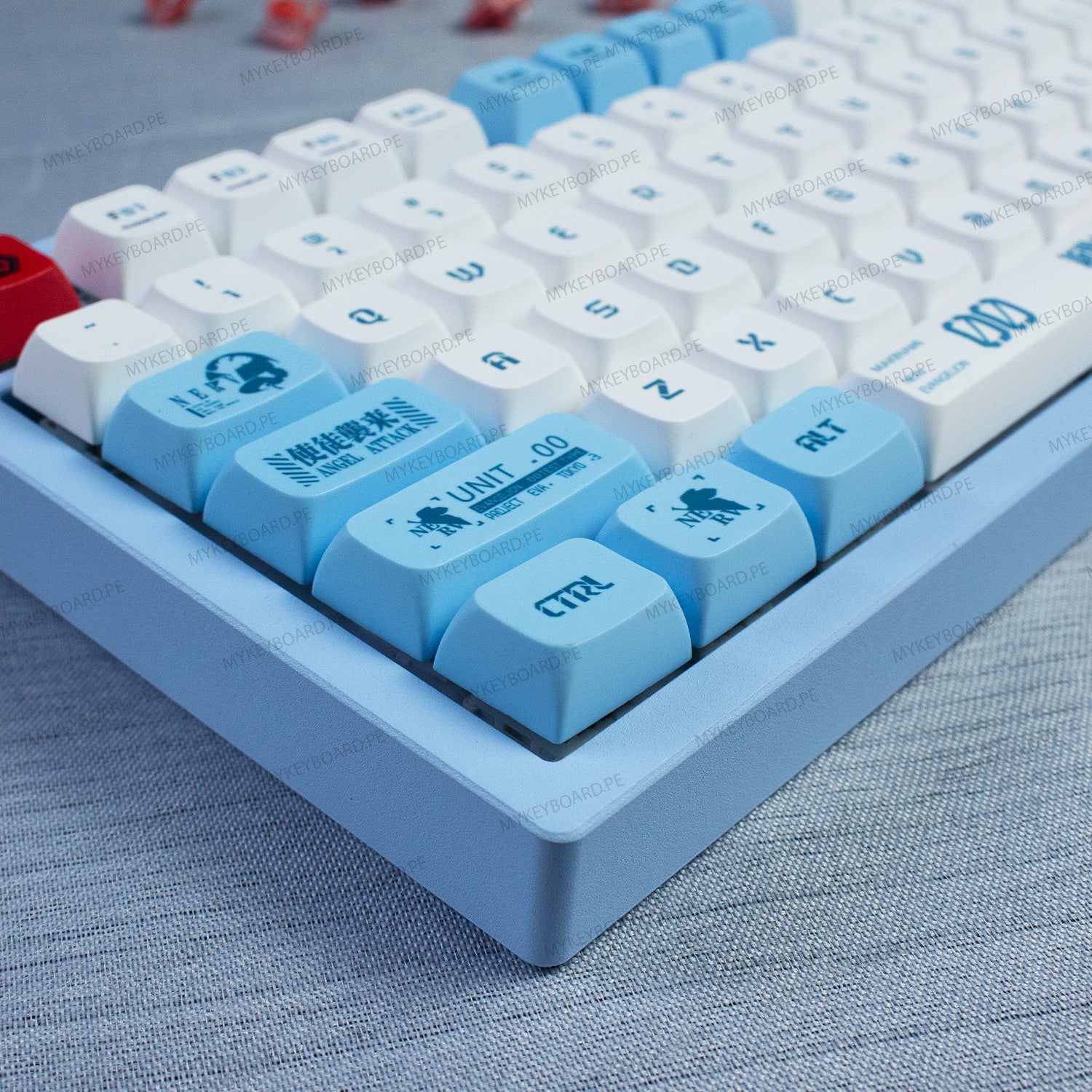 Teclado mecánico MyKeyboard Epomaker X Feker Galaxy80 EVA-00 TKL con teclas PBT azul y blanco y diseño Evangelion