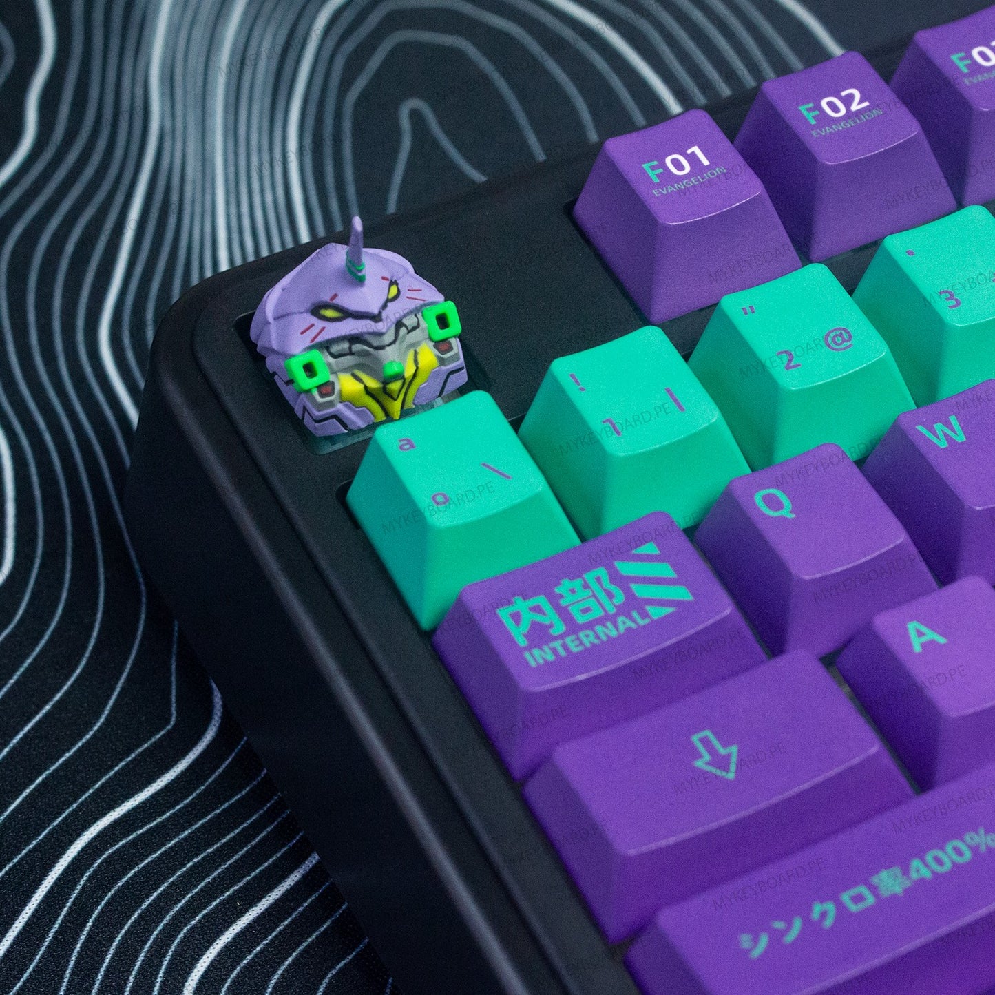 Teclado mecánico MyKeyboard EPOMAKER TH99 formato 96% con teclas PBT moradas y verdes estilo Evangelion EVA-01