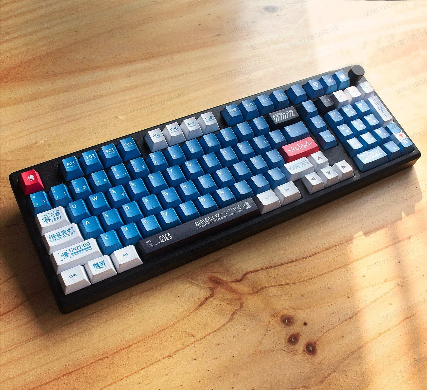 Teclado mecánico MyKeyboard Galaxy100 Evangelion EVA00 con teclas azules y blancas sobre escritorio de madera
