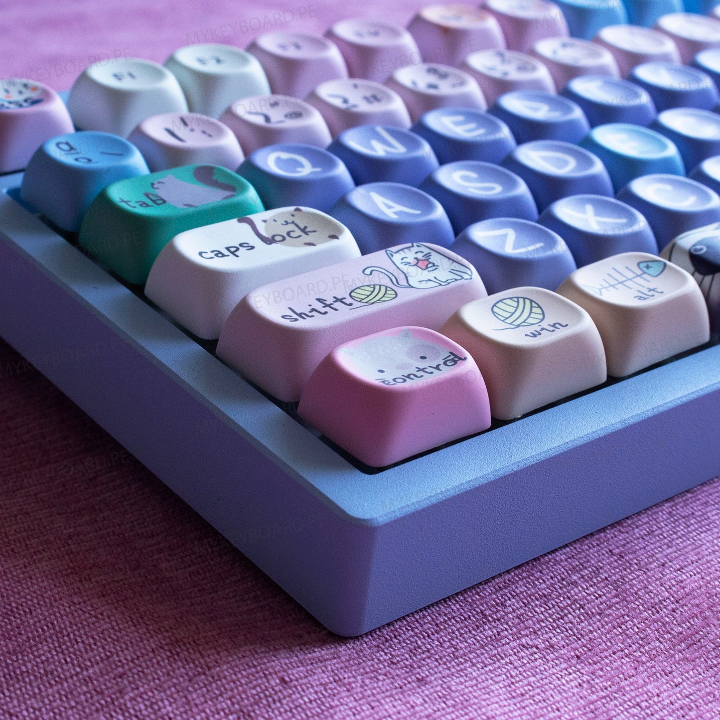 Teclado mecánico MyKeyboard Epomaker X Feker Galaxy80 TKL con teclas PBT personalizadas de gatos en tonos pastel