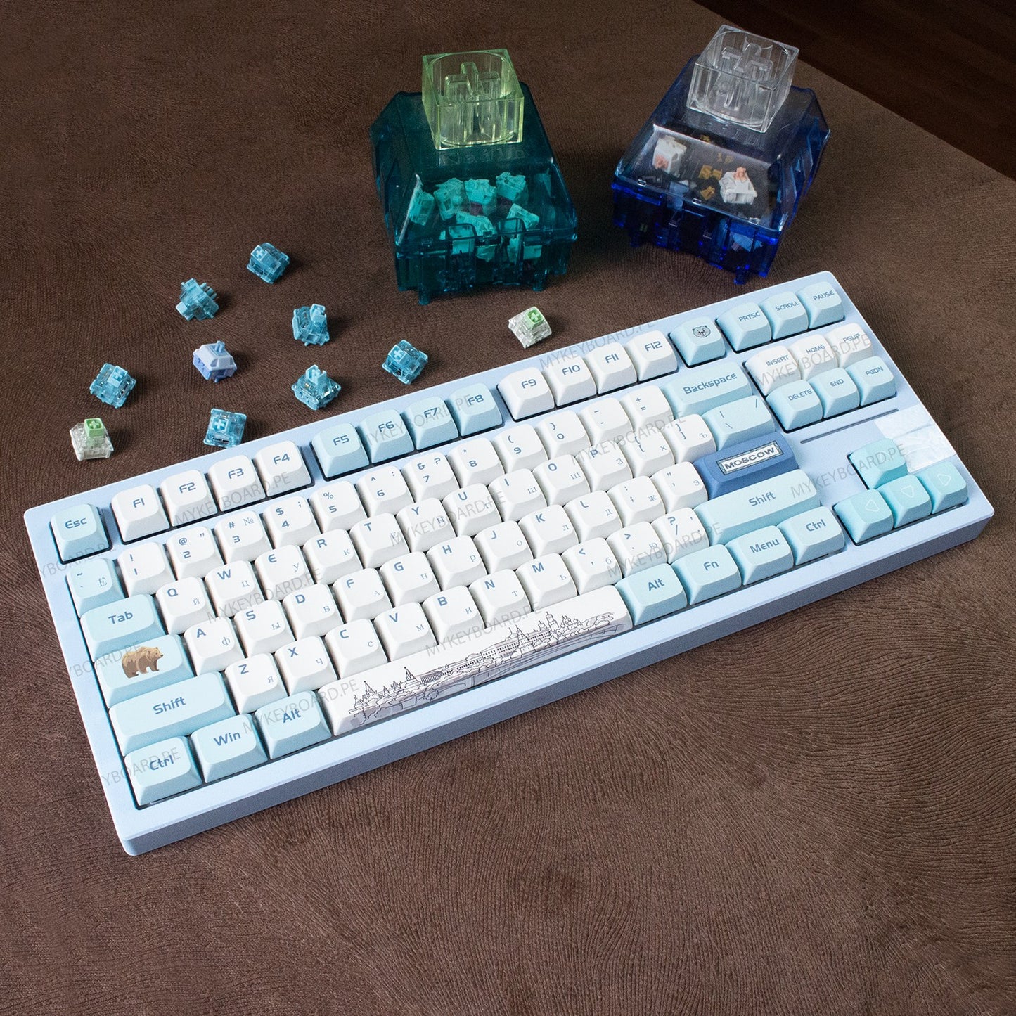 Teclado mecánico MyKeyboard Epomaker X Feker Galaxy80 Moscow TKL azul y blanco con teclas PBT e iluminación RGB