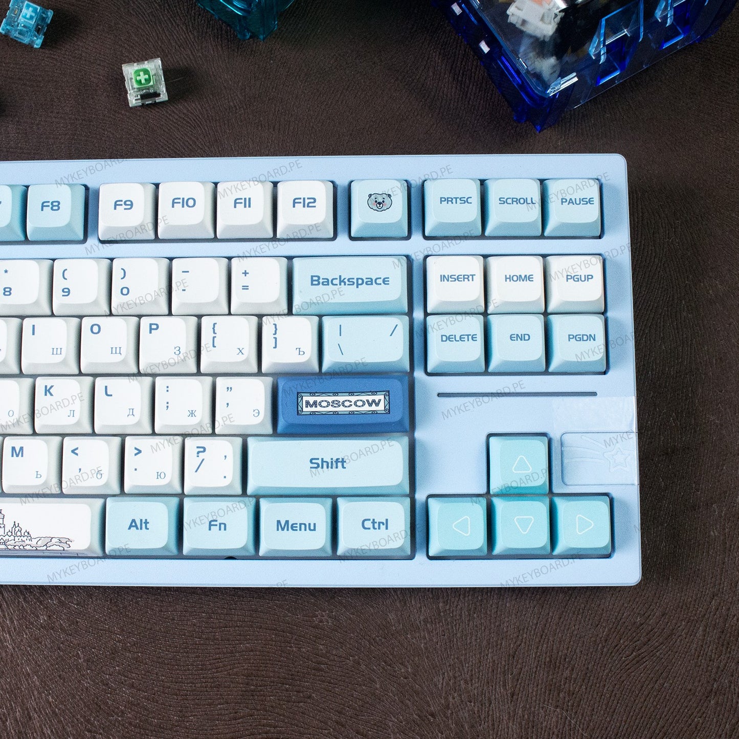 Teclado mecánico MyKeyboard Epomaker X Feker Galaxy80 Moscow TKL azul claro con teclas PBT y diseño personalizado