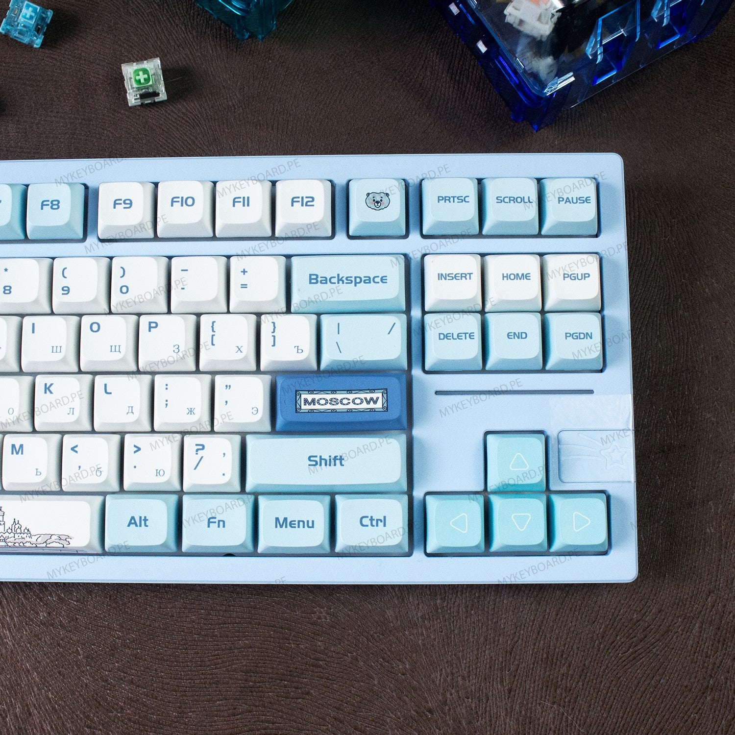 Teclado mecánico MyKeyboard Epomaker X Feker Galaxy80 Moscow TKL azul claro con teclas PBT y diseño personalizado