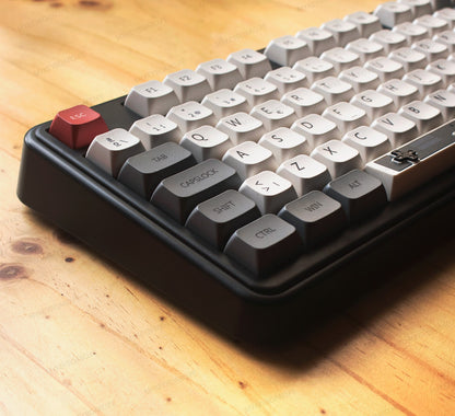 Teclado mecánico MyKeyboard EPOMAKER TH99 formato 95% ISO español con teclas estilo NES y tecla ESC roja