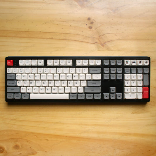 Teclado mecánico MyKeyboard EPOMAKER TH108 con diseño retro NES, teclas PBT gris y blanco y detalles en rojo.
