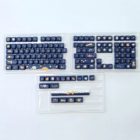 Set de 129 teclas MyKeyboard con temática de El Principito, perfil MOA en PBT azul con ilustraciones espaciales.