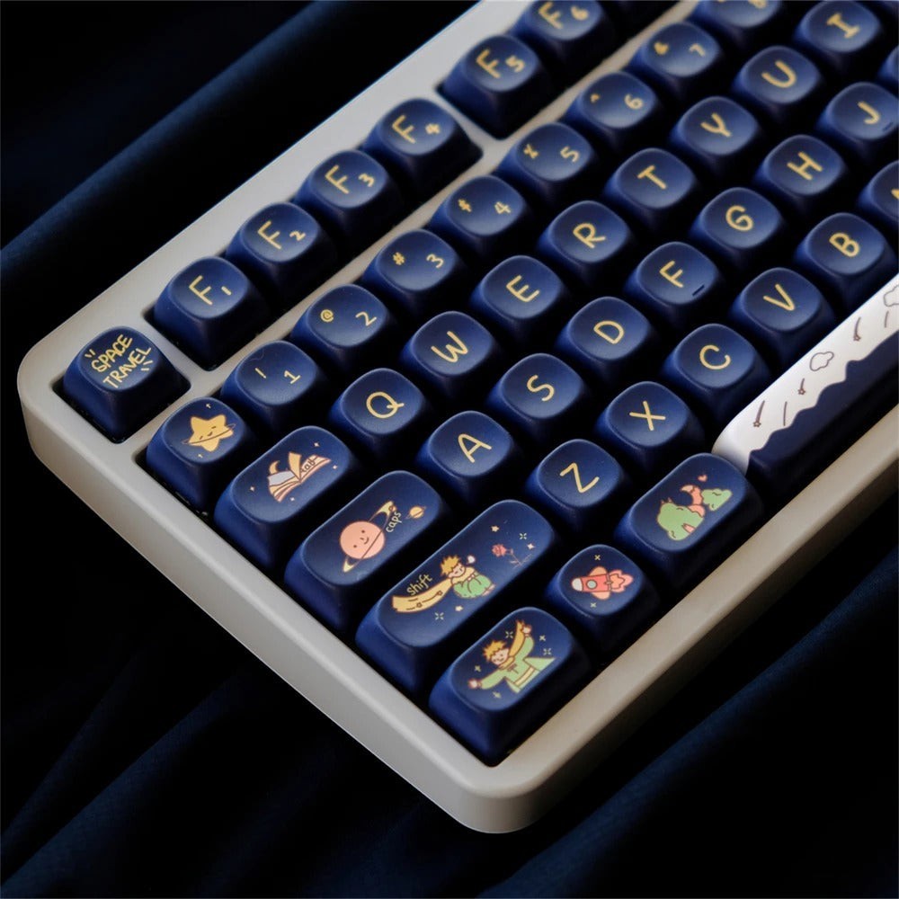 Set de 129 teclas MyKeyboard perfil MOA con diseño de El Principito en azul marino y material PBT