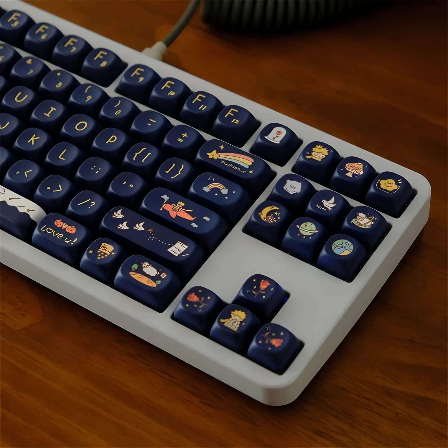 Set de 129 teclas MyKeyboard perfil MOA con temática de El Principito en azul marino y sublimación térmica PBT