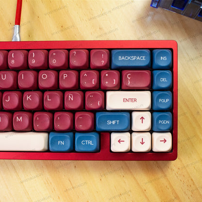 Teclado mecánico MyKeyboard WEIKAV Lucky65 V2 Red Bean formato 65% con teclas rojas, azules y blancas sobre madera
