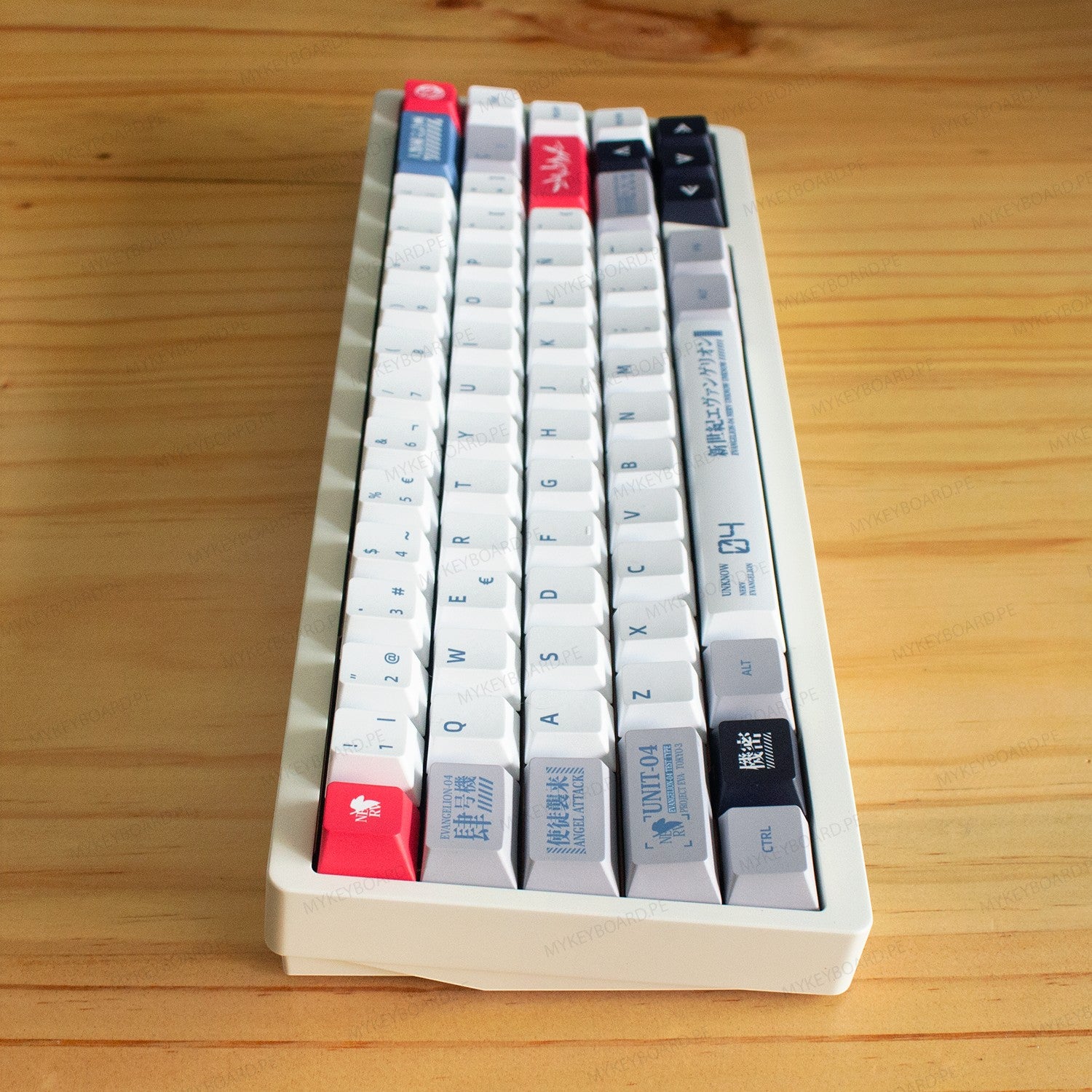 Teclado mecánico MyKeyboard WEIKAV NUT65 EVA-04 formato 65% con teclas PBT personalizadas y diseño temático