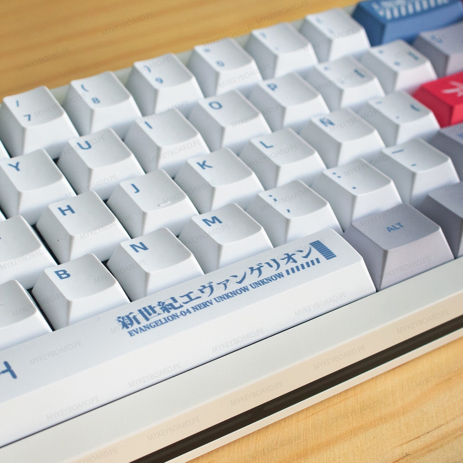 Teclado mecánico MyKeyboard WEIKAV NUT65 EVA-04 formato 65% con teclas PBT blancas y detalles temáticos en azul