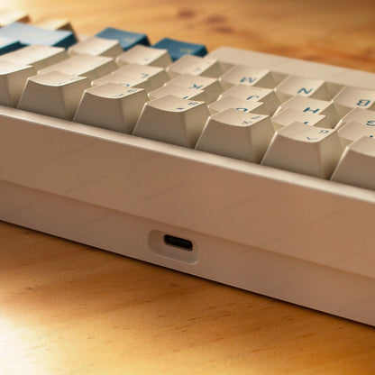 Teclado mecánico MyKeyboard Weikav NUT65 Merlin 65% con teclas PBT blancas y azules y puerto USB-C lateral