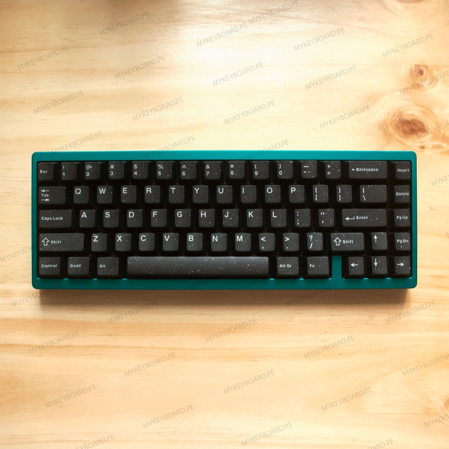 Teclado mecánico MyKeyboard Weikav NUT65 65% con carcasa de aluminio verde metálico y teclas negras WOB
