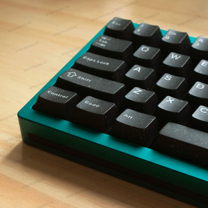 Teclado mecánico MyKeyboard Weikav NUT65 65% con cuerpo de aluminio verde metálico y teclas negras WOB