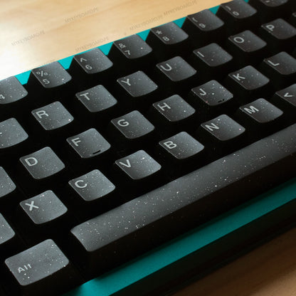 Teclado mecánico MyKeyboard Weikav NUT65 65% con teclas negras moteadas y cuerpo de aluminio verde metálico