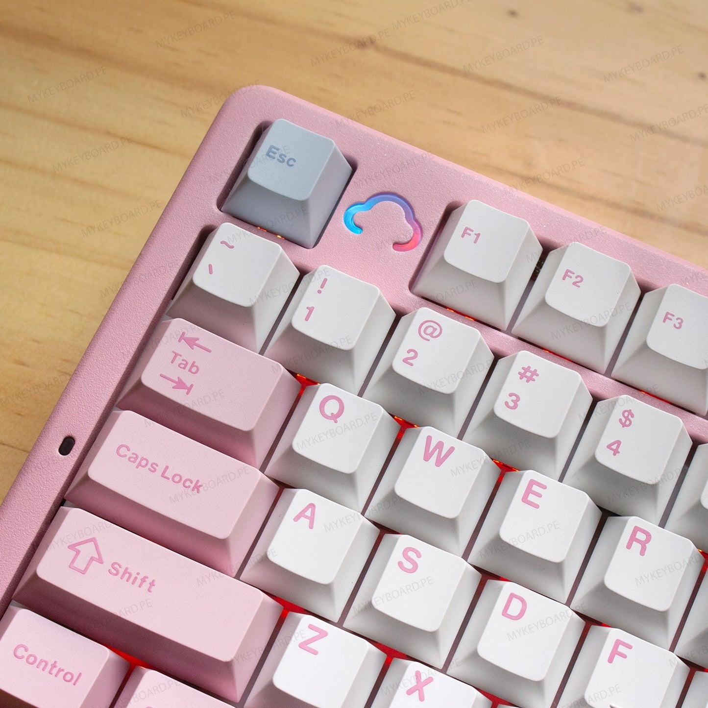 Teclado mecánico MyKeyboard YUNZII AL98 rosa con teclas PBT, iluminación RGB y diseño compacto de aluminio.