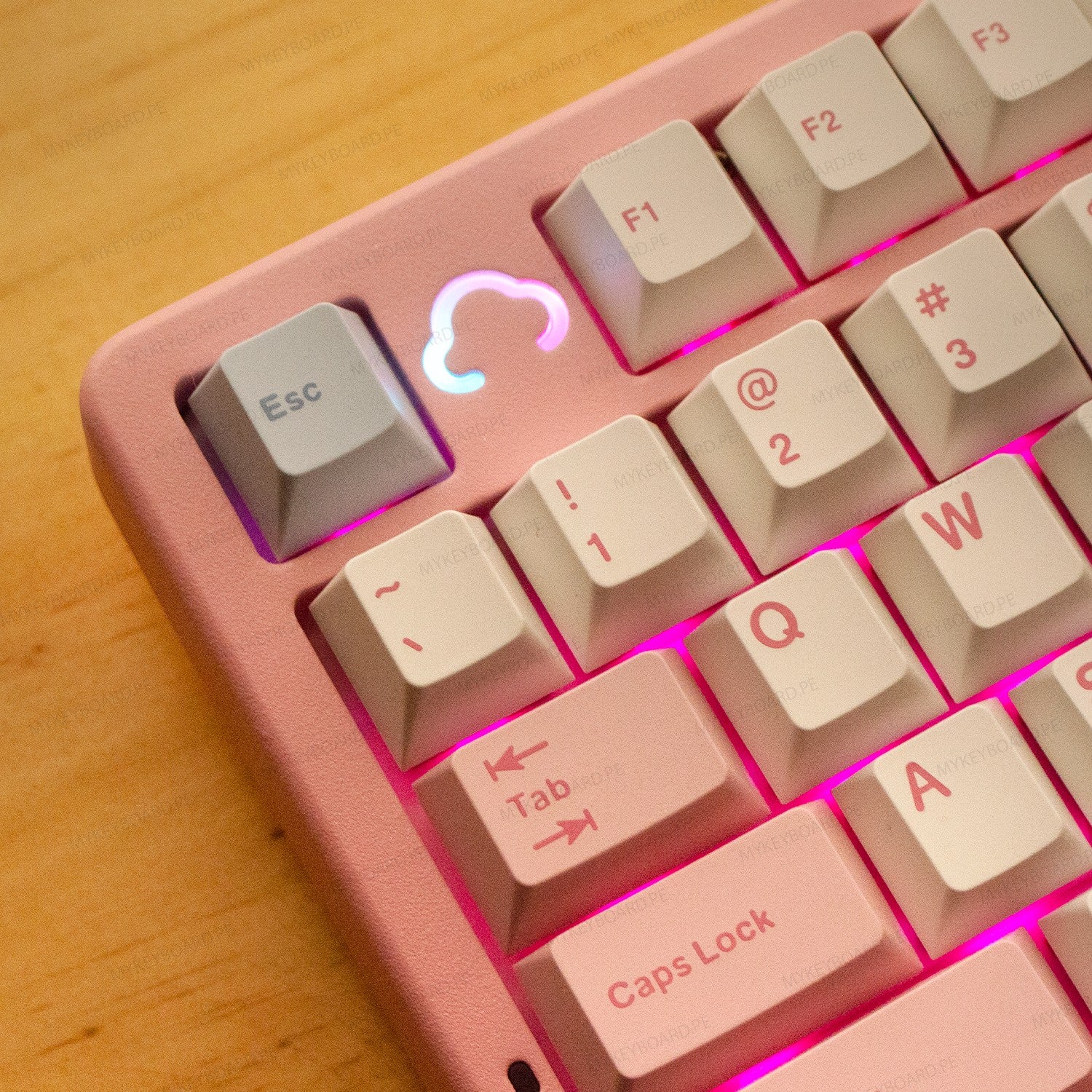 Teclado mecánico MyKeyboard YUNZII AL98 rosa con iluminación RGB, teclas PBT y cuerpo de aluminio CNC
