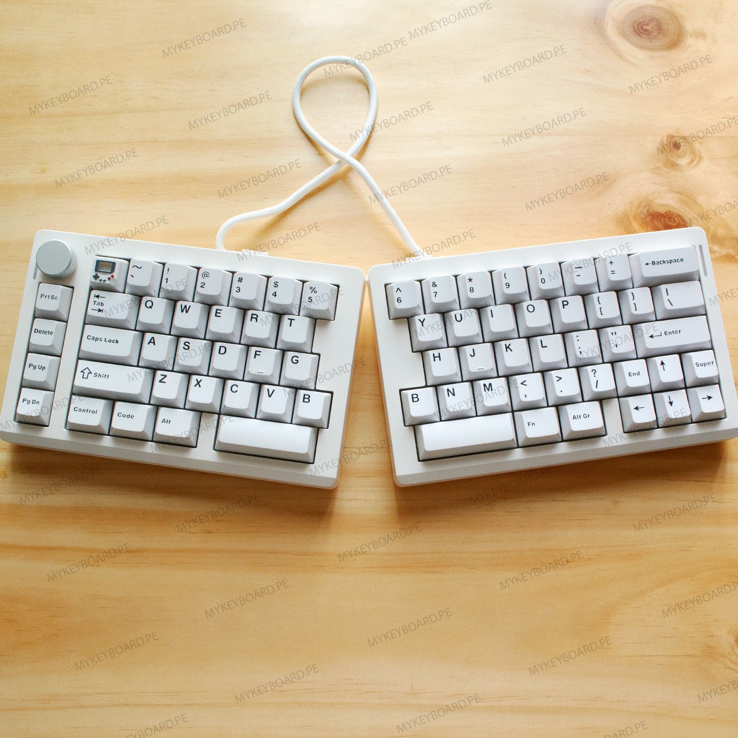 Teclado mecánico MyKeyboard ZUOYA GMK70 65% dividido en color blanco con perilla de volumen y switches lineales